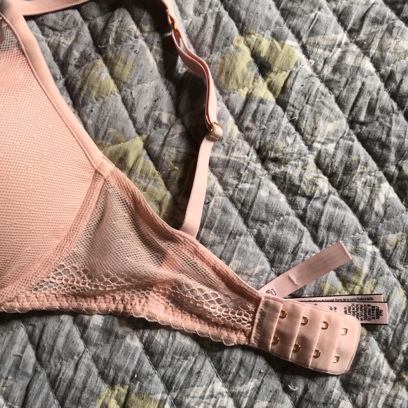 New w/o tags Incredible by Victorias Secret Push-up Bra - Picture 3 of 8